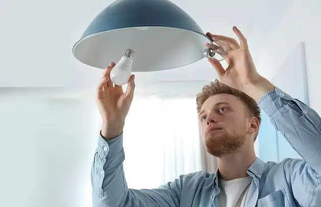 Cách lắp bóng đèn LED thông dụng đơn giản ngay tại nhà